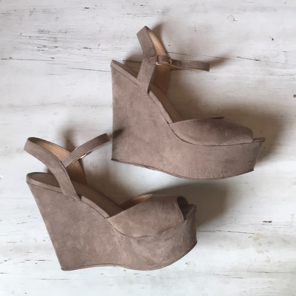 Tan platforms - Picture 4 of 5
